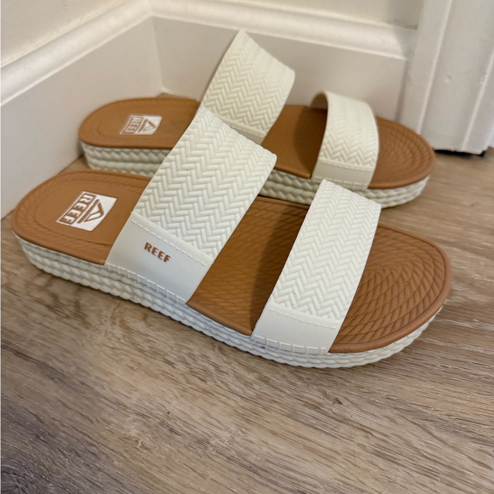New white reef sandals - Picture 2 of 4
